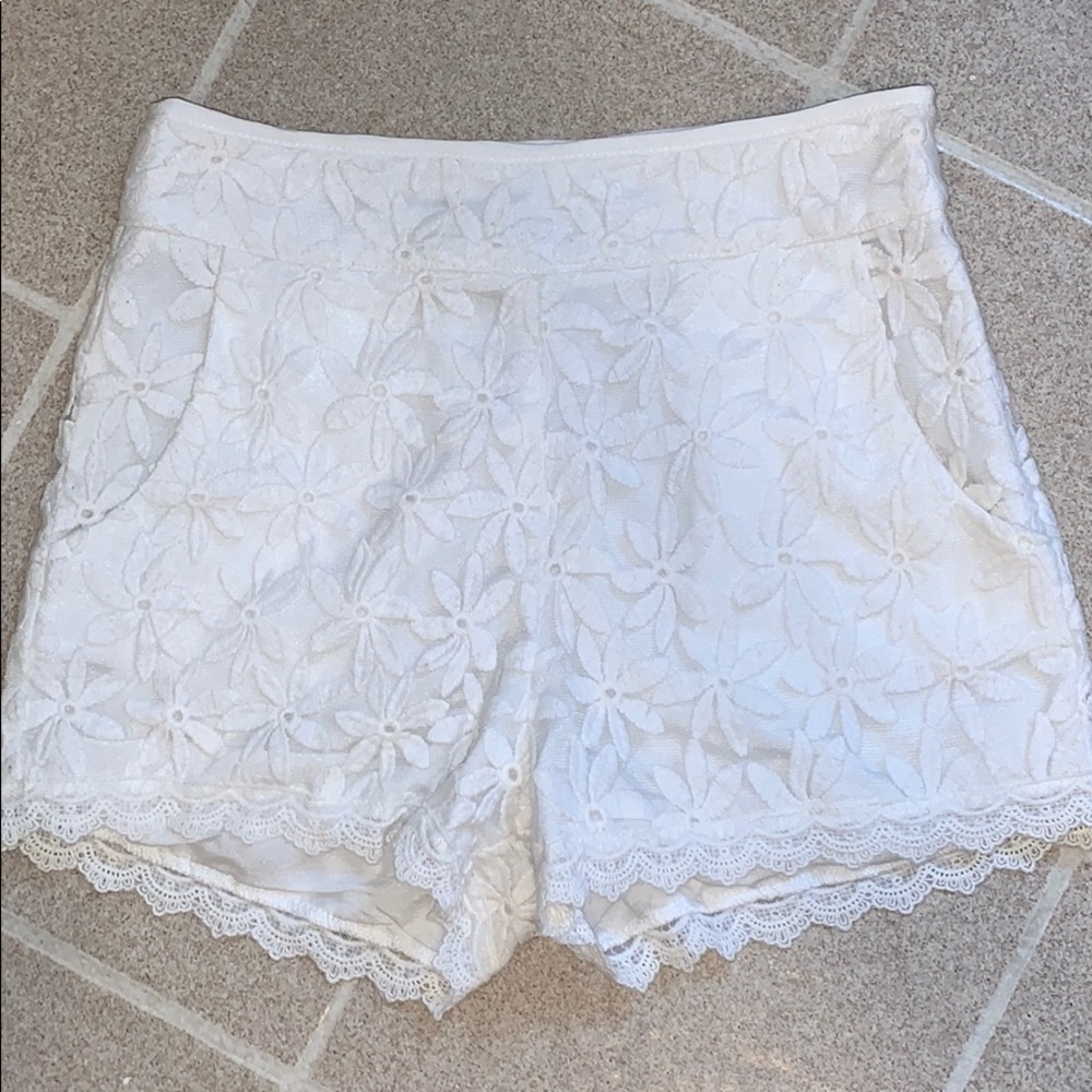 Monteau Off-White Shorts w/Floral Lace Overlay
